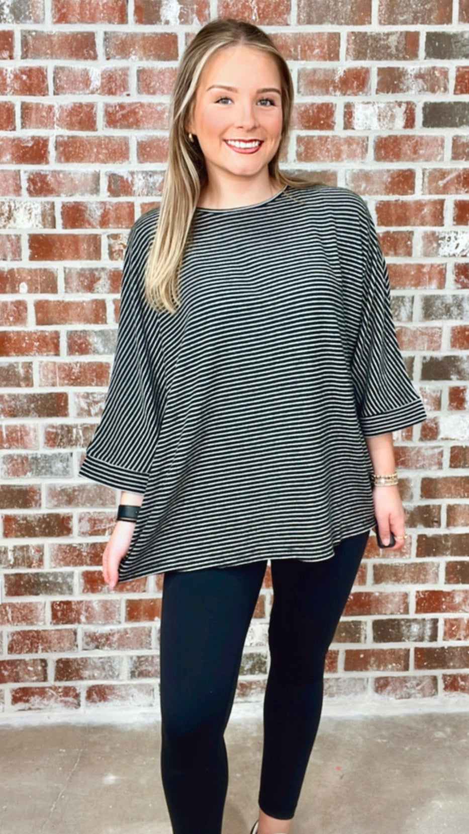 BLACK/CREAM OVERSIZED STRIPED TOP